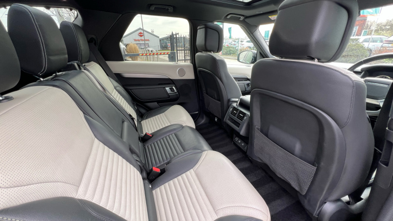 Land Rover Discovery 3.0 D300 R-Dynamic SE 5dr Auto Diesel Station Wagon